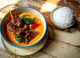 Crying Thaiger's house mock-duck curry